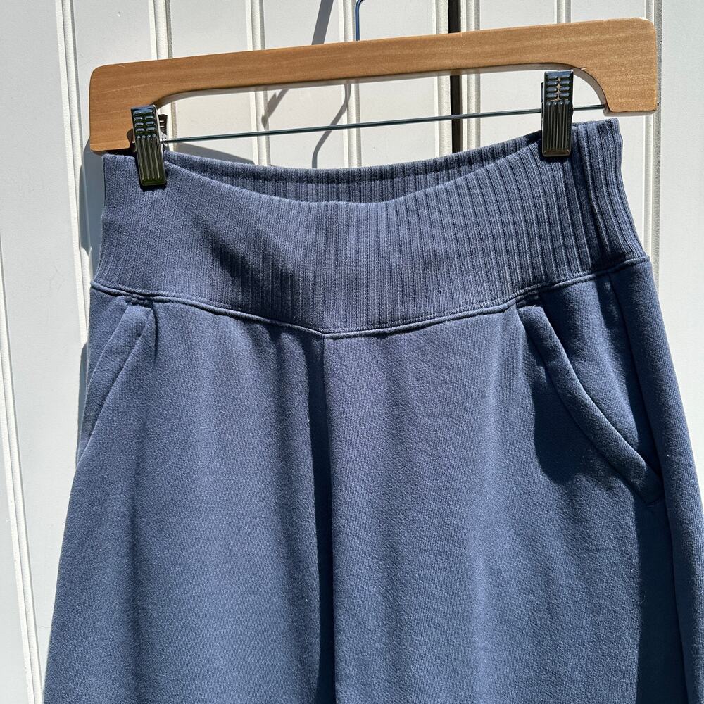Alo Yoga Serenity Wide Leg Sweatpant Bluestone Size Small EUC Sweatpants - Picture 13 of 16
